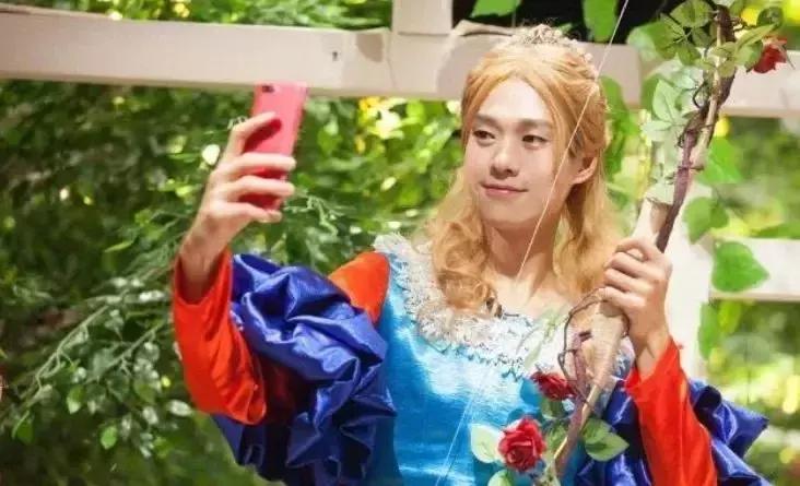 魏大勋儿时照片,不起眼的小男孩长大后成为名人