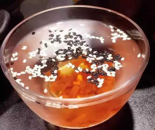 降温吃火锅是对冬天最起码的尊重,吃火锅是对冷天起码的尊重