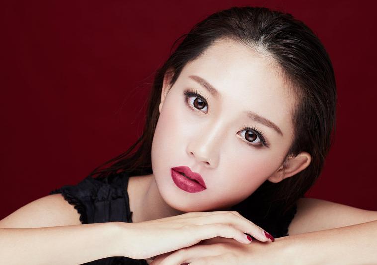 经常涂口红后果图片,经常涂口红有点发黑