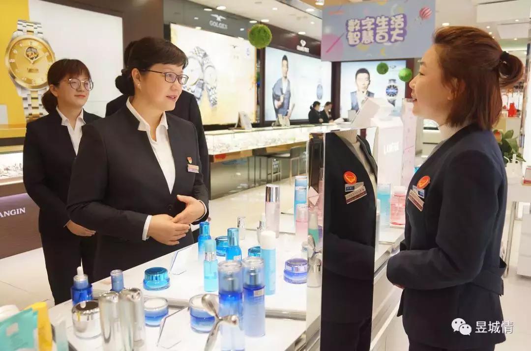 责任铸就荣耀巾帼不让须眉——记黄山百大总经理金秋辉