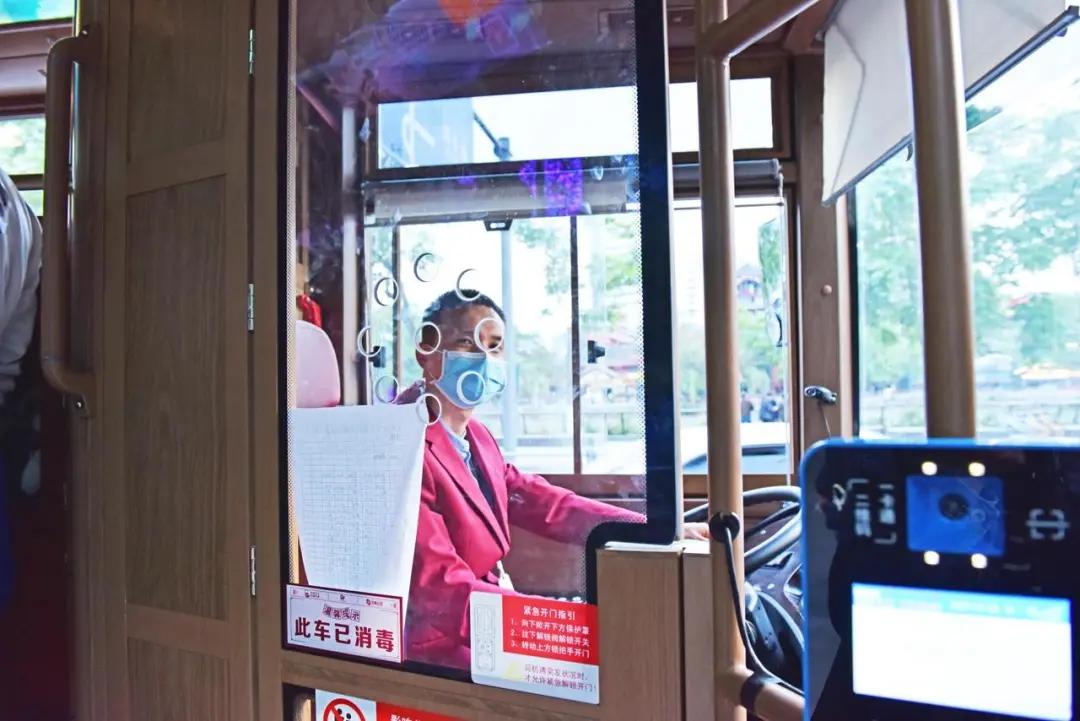 “当当......”快上车，成都的夜生活开始了