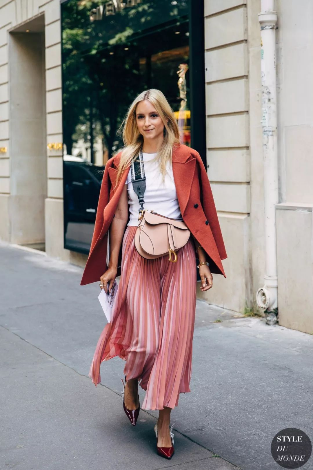 秋冬的裙子这样穿才好看,秋冬怎么穿裙子好看又不冷