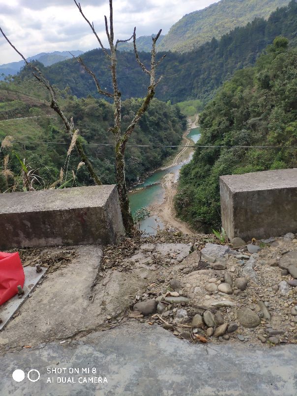 物是人非事事休欲语泪先流,物是人非事事休下联