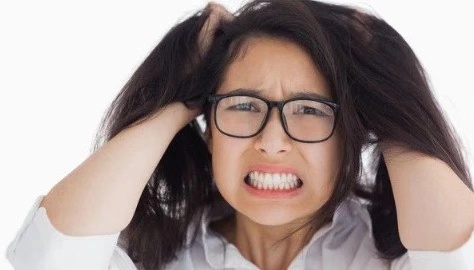 头发尾部分叉断了,头发老断分叉是缺什么