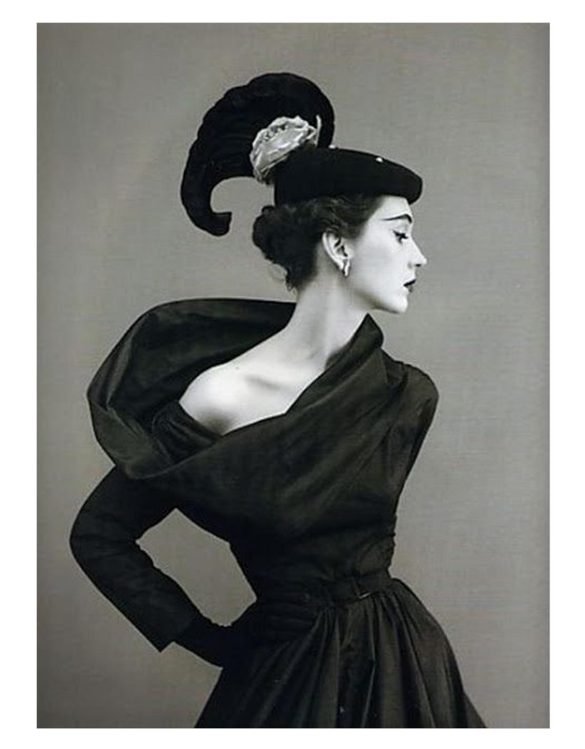 穿上他设计的衣服，你的驼背小肚子全没了，变身气质仙女