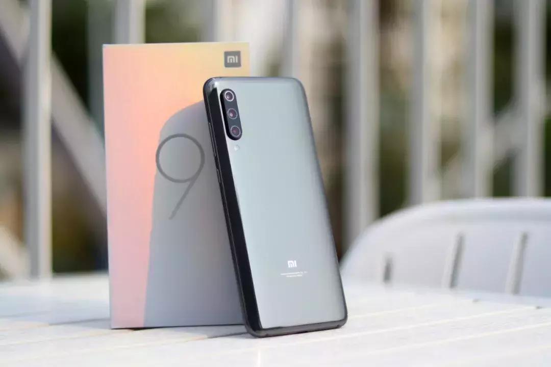 小米9发布会雷军怼华为手机,小米9雷军拍月亮