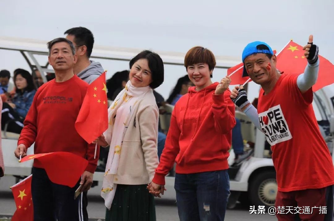 一条绿道一次快闪百位记者,东湖绿道大学生快闪