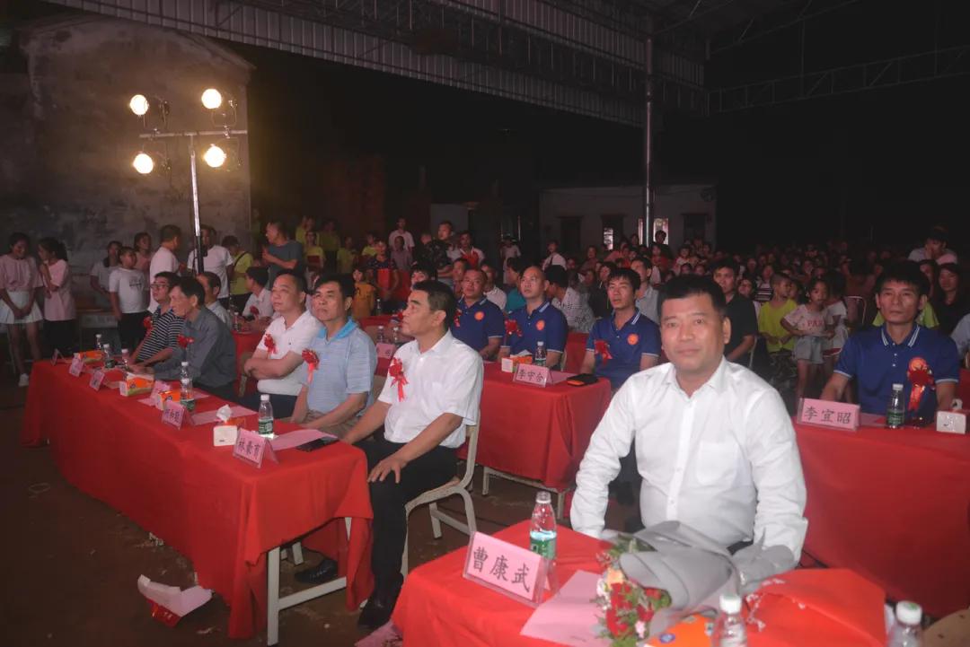 雷州奖励9名优秀学子,雷州一中校友捐资奖励优秀师生