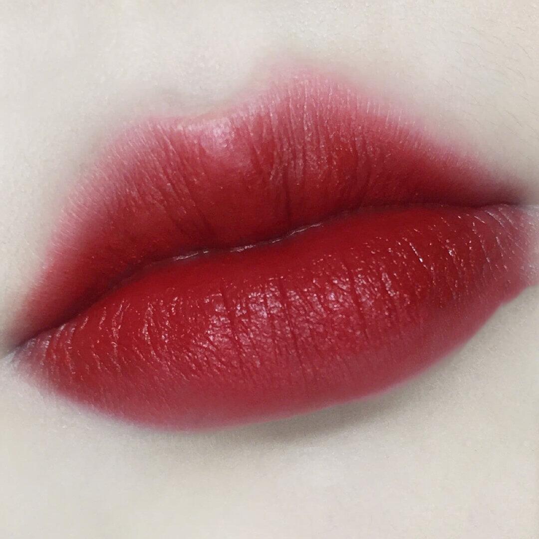 适合黑皮肤的迪奥888口红推荐 (黄皮迪奥口红999和080哪个好看)