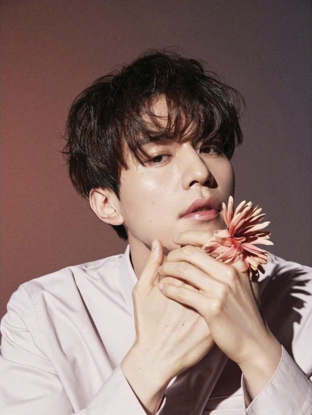 韩国男明星李栋旭个人资料,韩国男星李栋旭今年多少岁