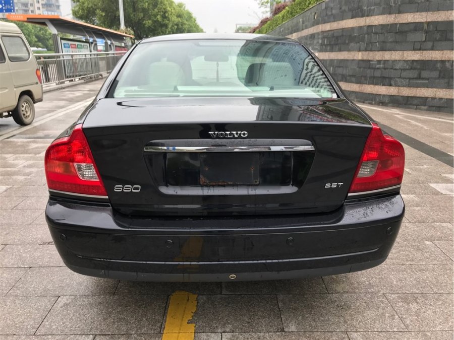 08年沃尔沃s803.0t油耗,沃尔沃s80和s90有什么大区别