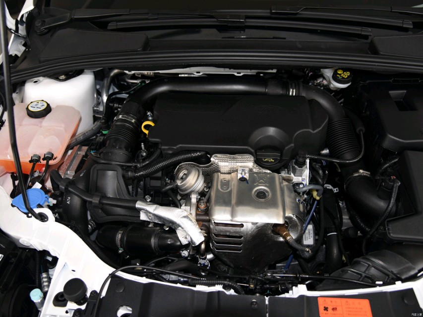 最新福特福克斯试驾视频,福特福克斯三缸机值得购买吗