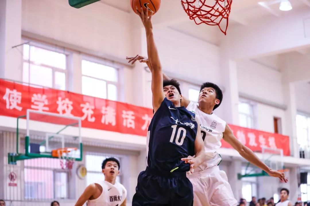 新·十六强齐亮相高中赛场见*力暴**隔扣丨18-19耐克高中联赛