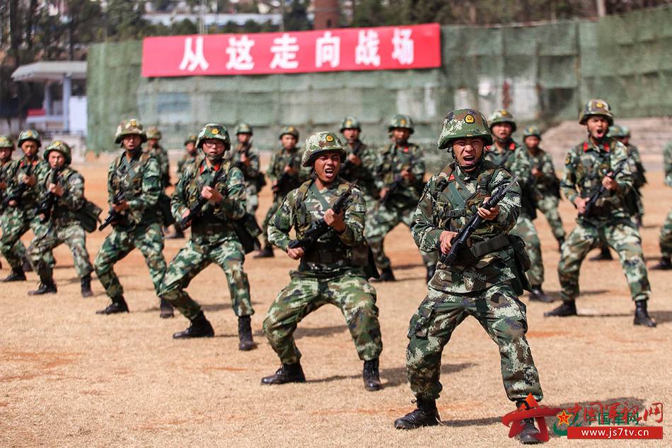 中国军训和俄罗斯军训哪个好,俄罗斯的军训是什么样的