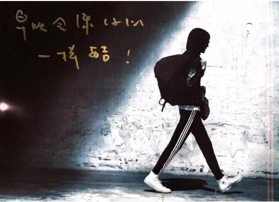 地球从南极到北极环绕一圈,地球跑一圈