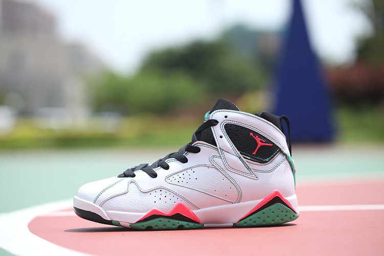 杭州大学生卖鞋月入2-3万！球鞋疯狂藏着什么利益链