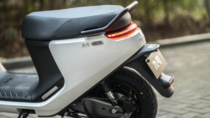 大灯炫酷有型,九号e100大灯效果