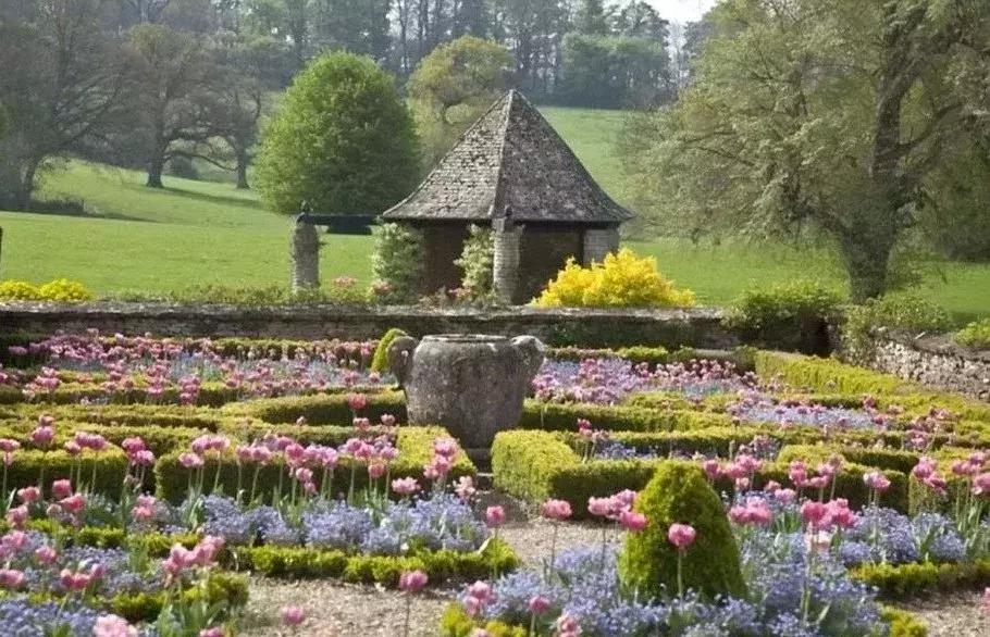 梅西和c罗谁豪宅最好,身价十亿的球星