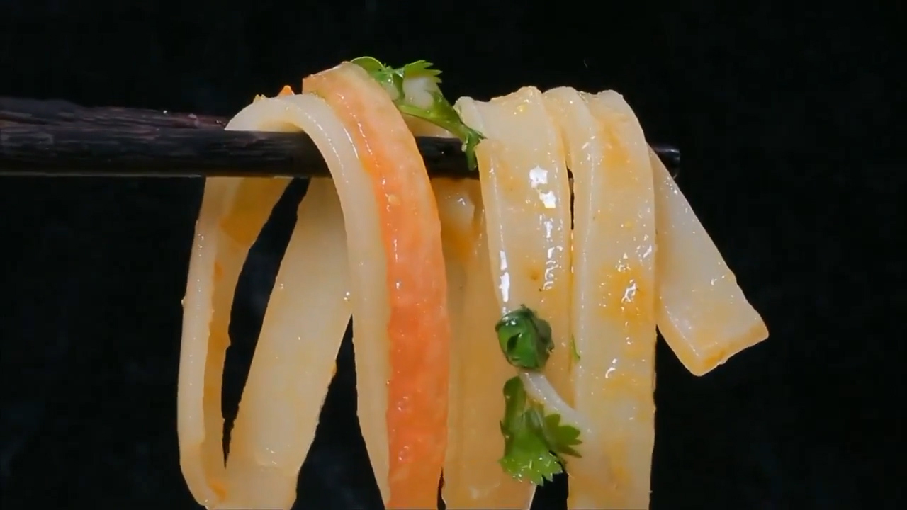 如何自制凉皮凉了也劲道,自制凉皮怎么做又滑又劲道