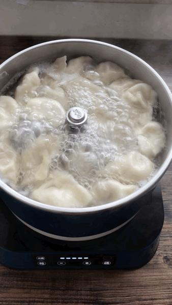 饺子什么馅最好吃现在这个季节,西红柿饺子馅这样调比肉饺子都香