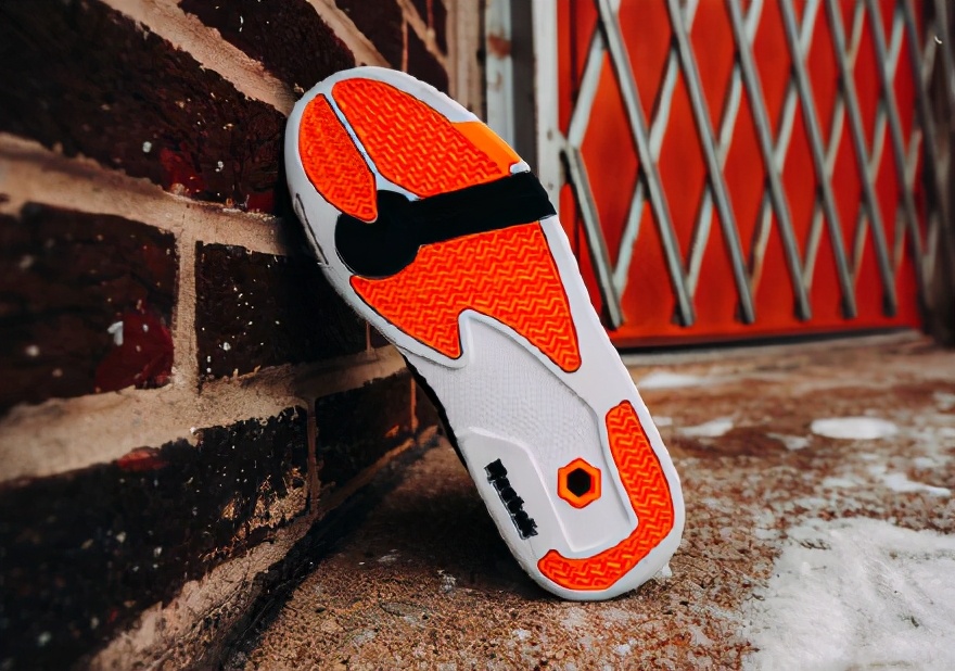 锐步重新生产篮球鞋,锐步哈雷尔