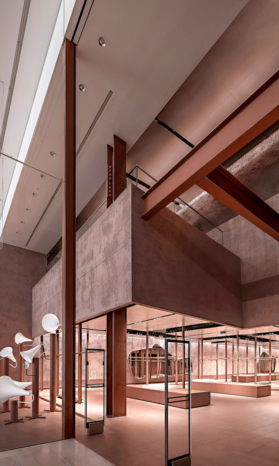 UR伦敦旗舰店，紫砂色彩提炼的空间表达了东方。