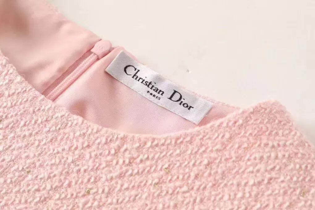 前台收银衣服,前台服装计入什么科目