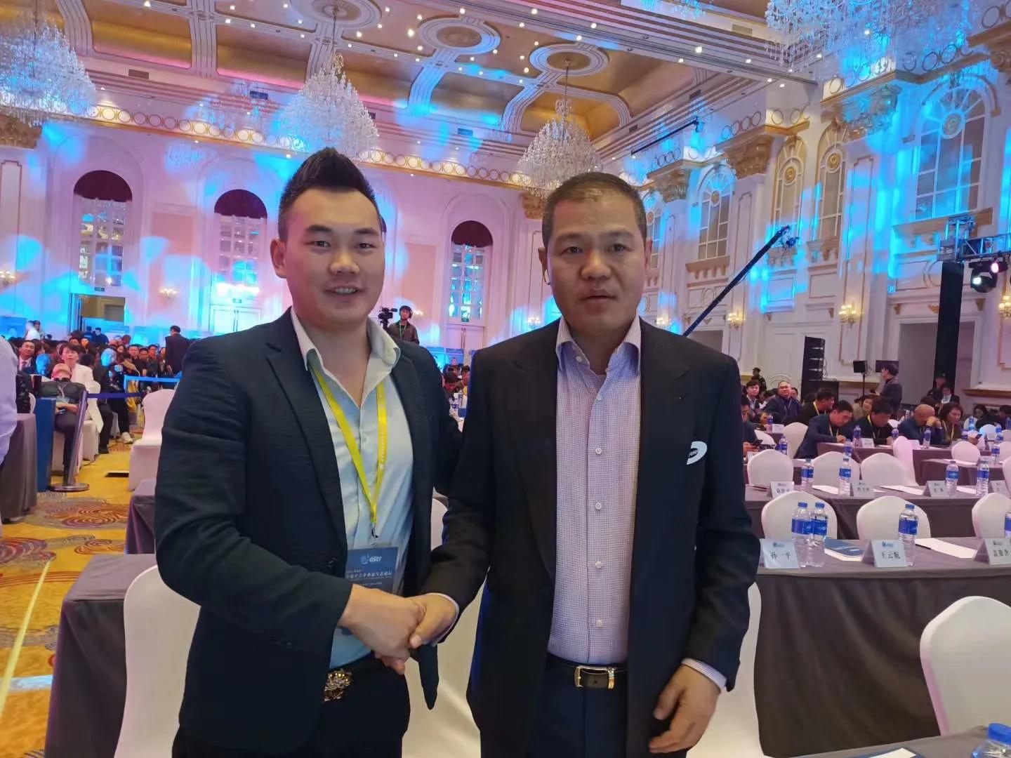 农村小伙的服装设计,农村小伙的将军梦