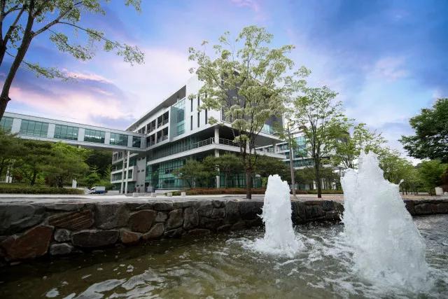 奋达职业学校和奋达厂是一回事吗,奋达职业技术学校与奋达关系