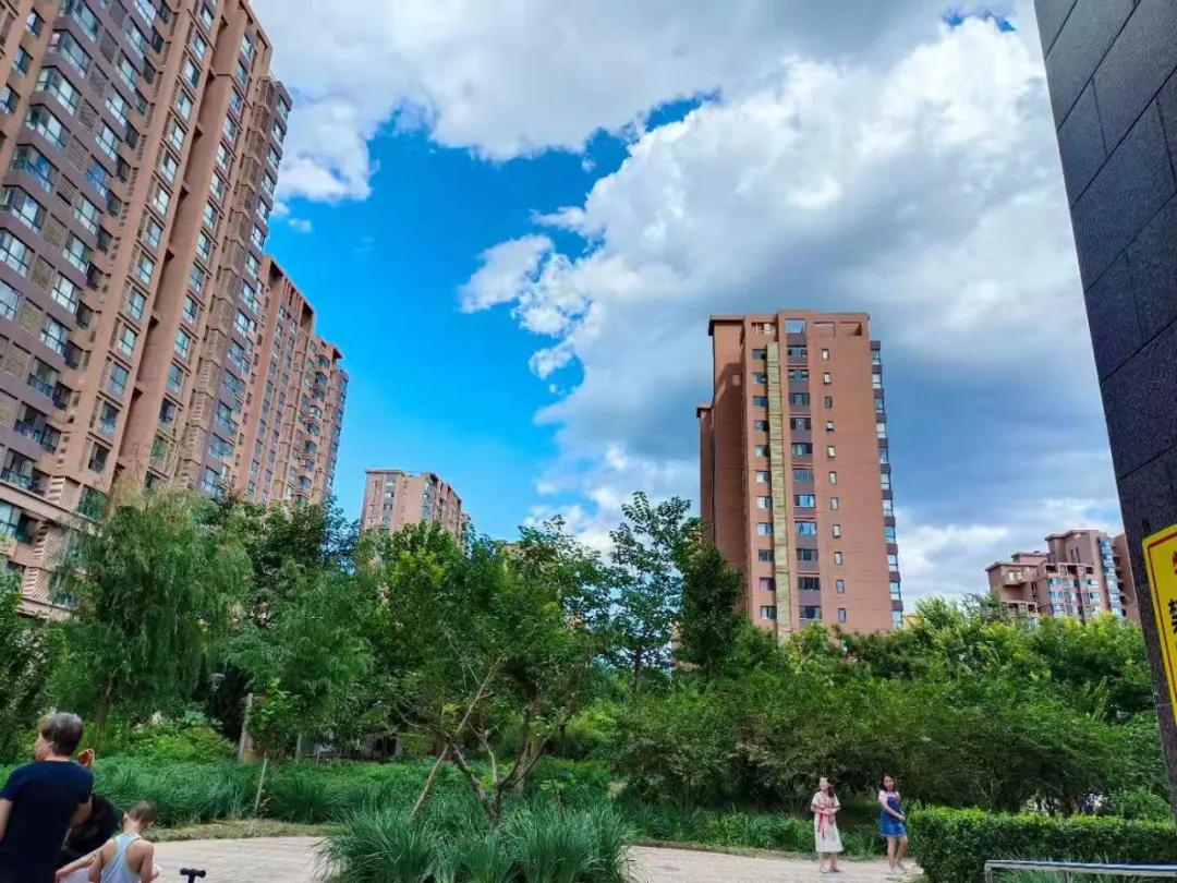 这是穷女孩最害怕的一刻，但她们扛过来了