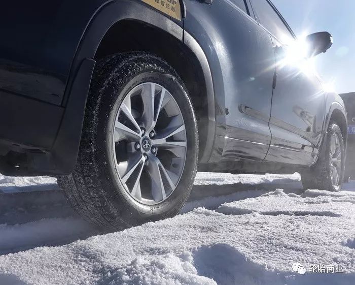 邓禄普雪地胎测评,邓禄普全地形轮胎冰雪路面