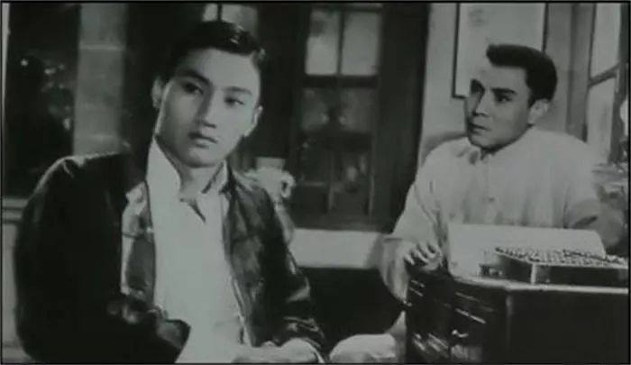 一生风流,也曾因被甩而痛哭,谢霆锋老爸才是真情圣