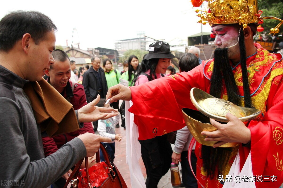 老话说富不住大屋是什么意思,俗话说穷了不登富家门