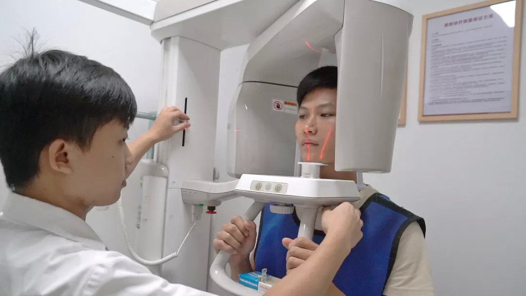 门牙缺失影响做隐形矫正吗,门牙缺失面部容貌有影响吗