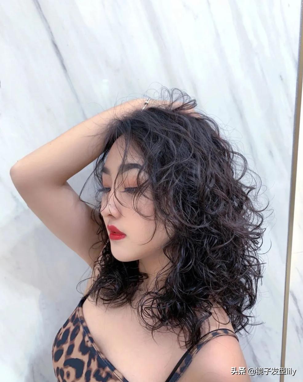 最流行的八款减龄瘦脸发型,40到50瘦脸人剪什么发型好看