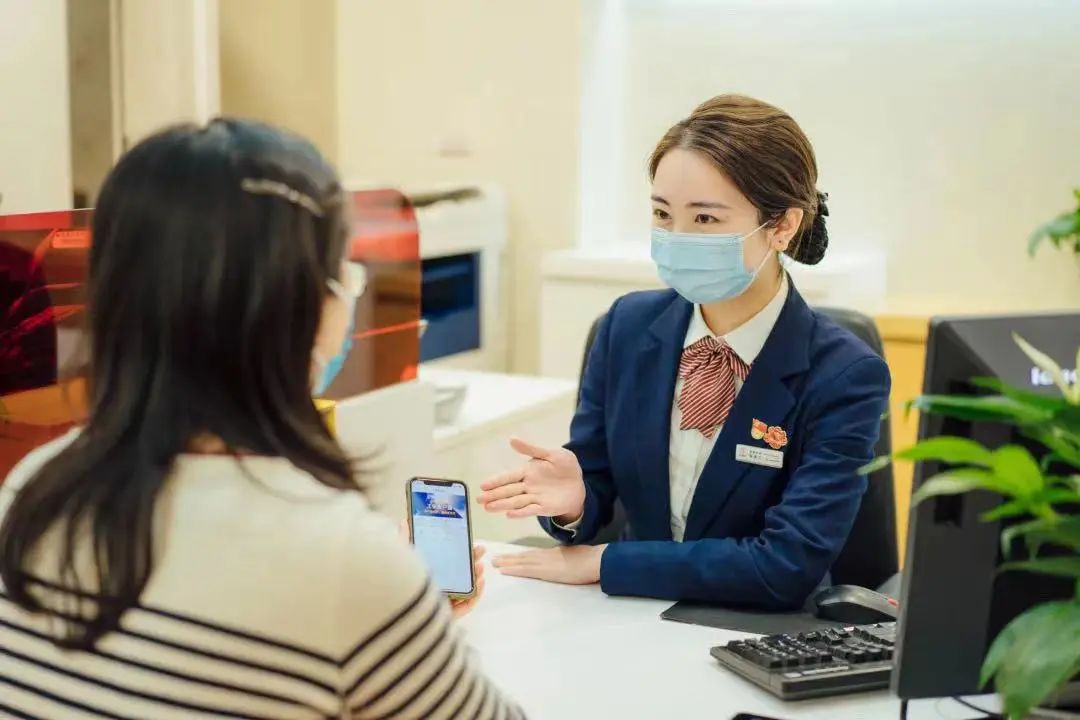 「行情」五大行行服PK哪家强,谁是你心中的最美行服?