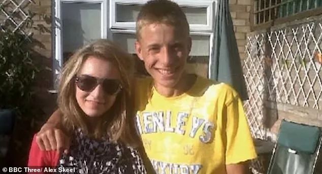 22岁女孩遭教练虐待,足球队员被教练虐待