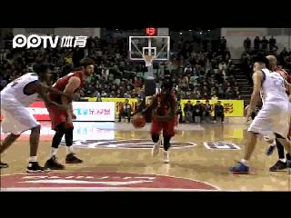 野球场篮球垫脚瞬间,野球场恶意垫脚集锦