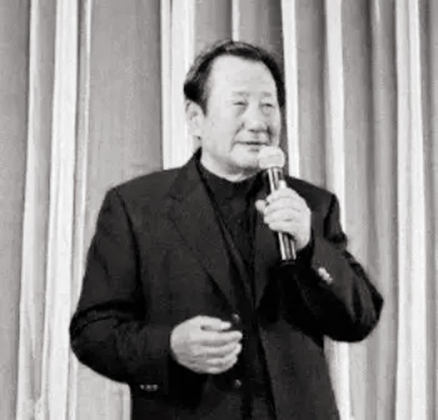 2年前“平民市长”张百发追悼会：北京市民自发赶来，送别老市长