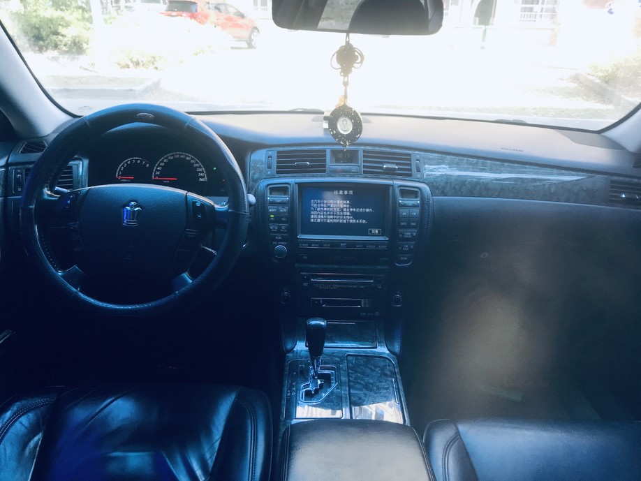 皇冠陆放两驱和四驱哪个动力好,皇冠陆放四驱和两驱动力有差别吗