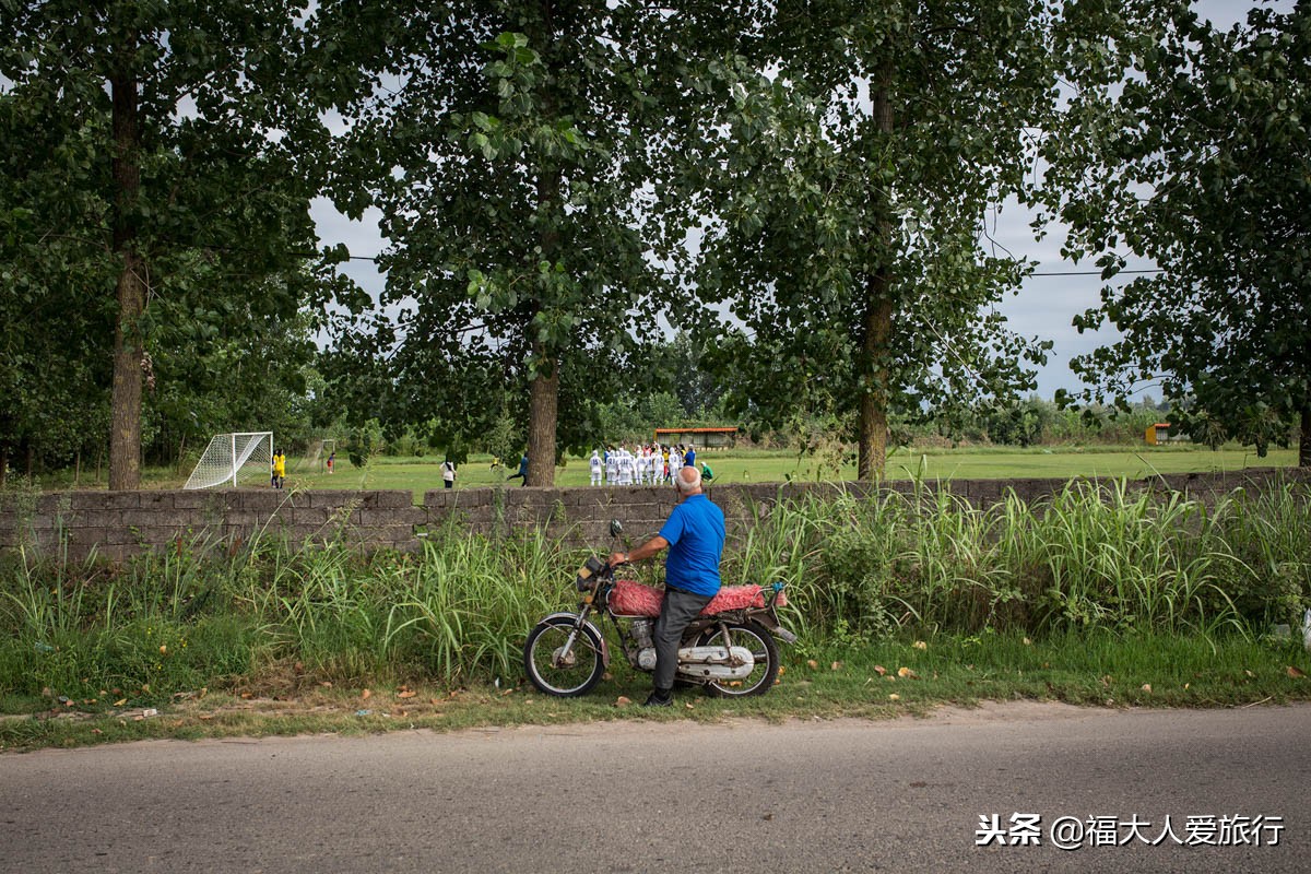 行摄伊朗，误入女子足球队训练场，蒙头巾的铿锵玫瑰很美！