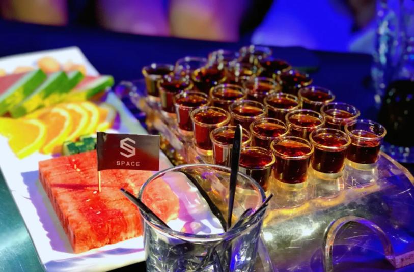 “当当......”快上车，成都的夜生活开始了