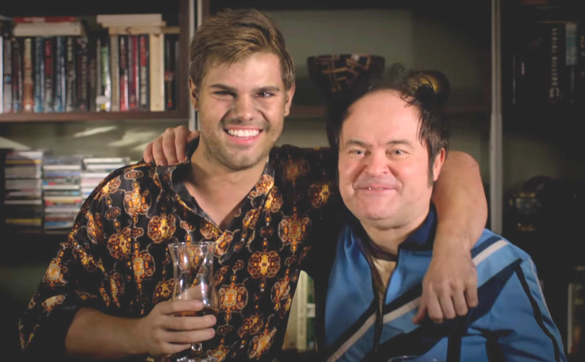 《暮光之城》狼人28岁变油腻大叔，糊8年却情场得意，现状唏嘘