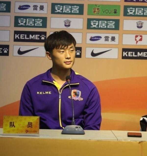 汪嵩在足球界的地位,中国球员汪嵩