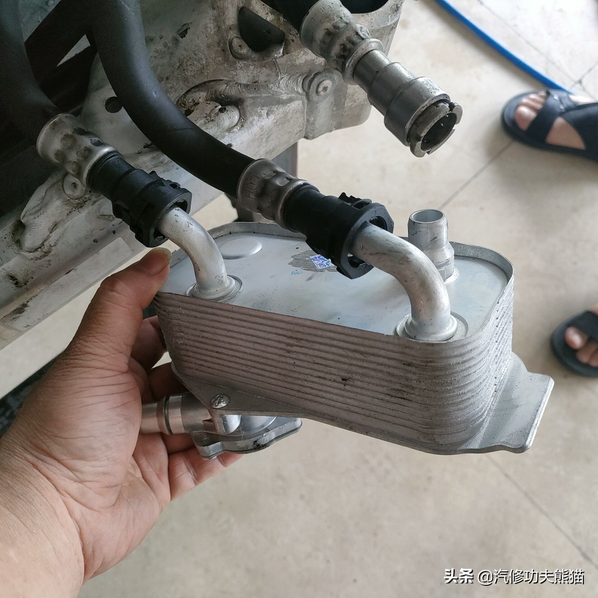 宝马e90325i2007款,宝马e90漏机油通病