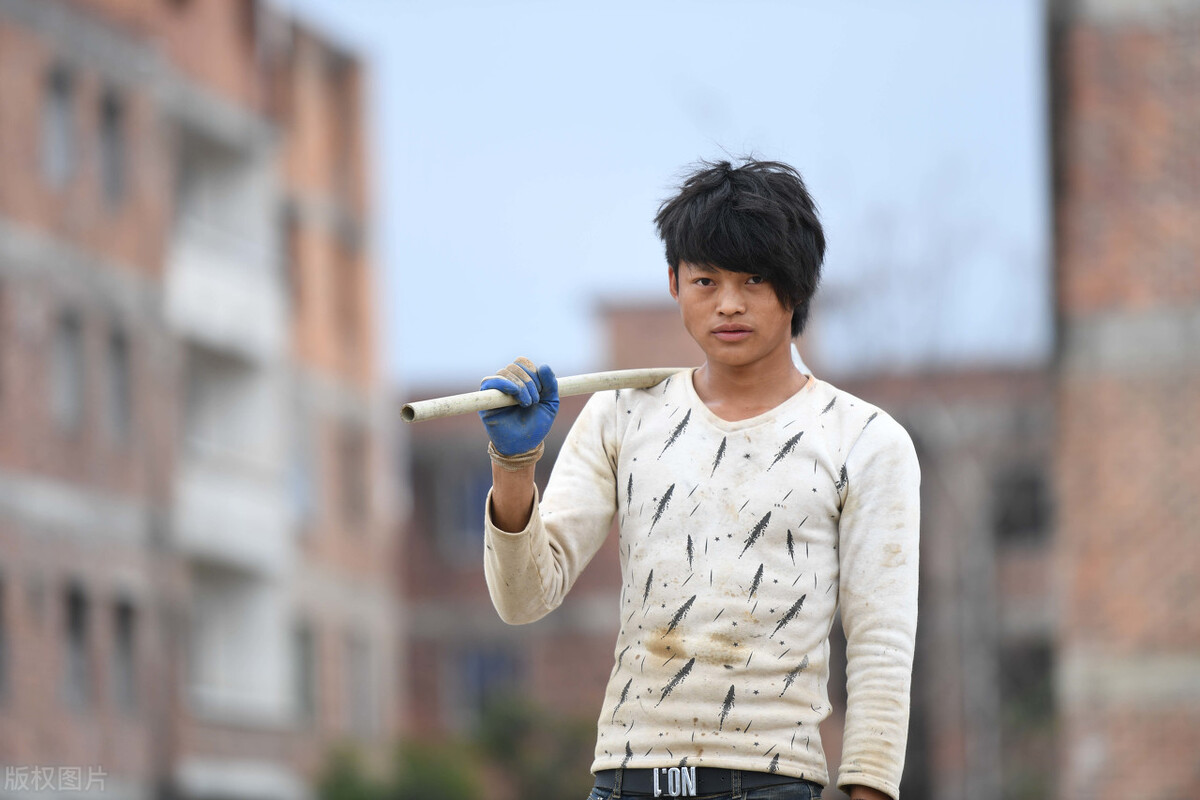 新疆失踪男,年轻男子失踪十年返回家乡