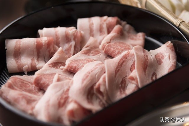 东北酸菜白肉锅的正宗做法,酸菜白肉为什么不酸