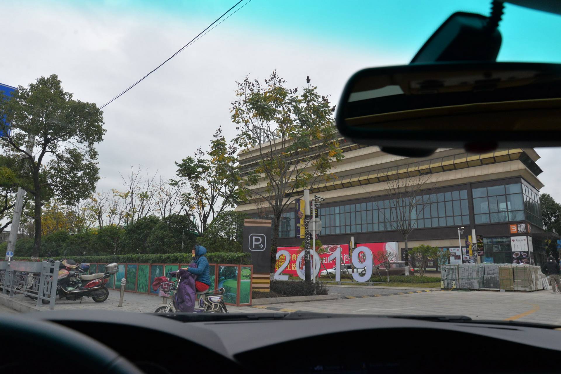 11万出头宝马5系，有电视带冰箱，顺丰小哥难自拔「路试笔记」