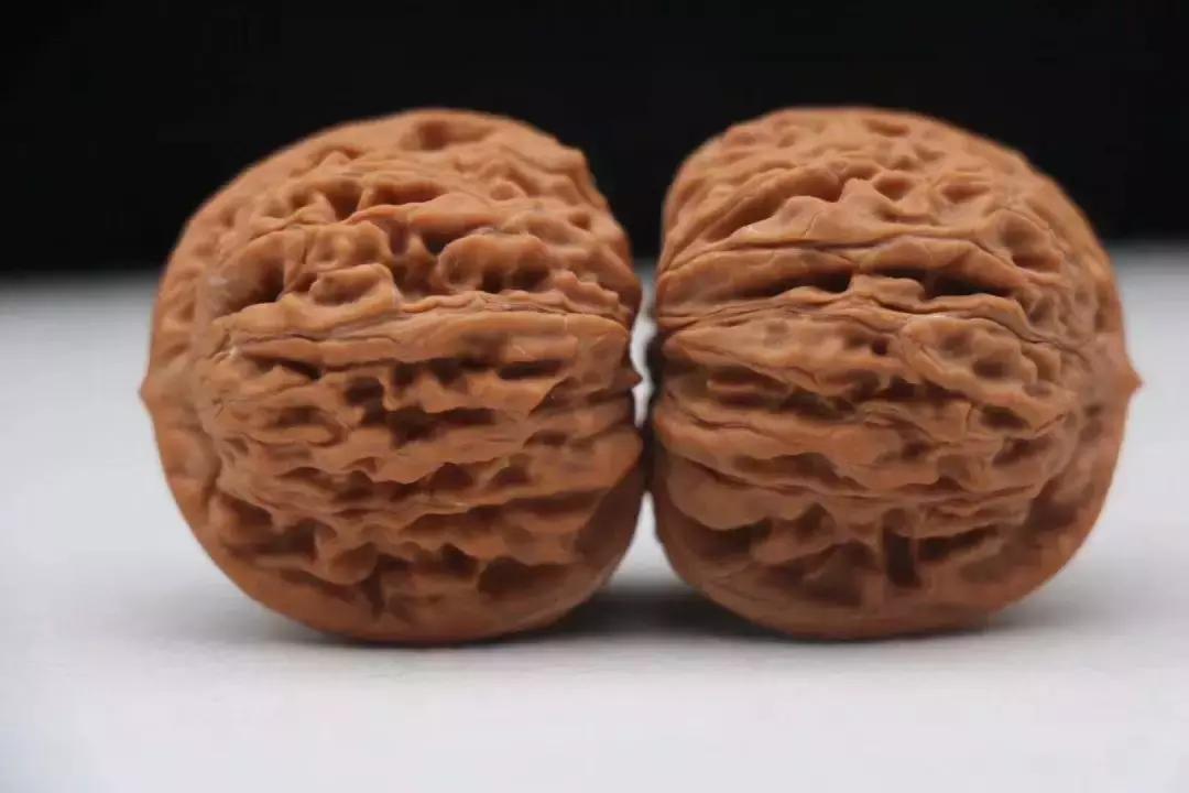 文玩核桃越盘越黑,盘文玩核桃的好处