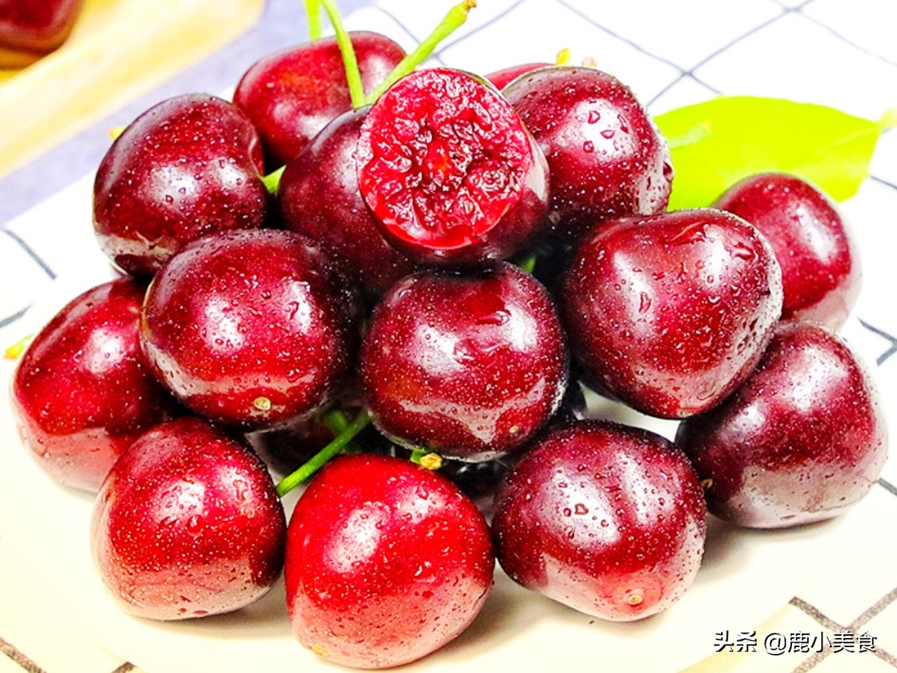 菠萝与凤梨是同一种水果吗,菠萝和凤梨是同一个水果吗